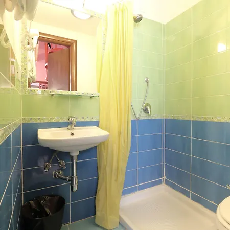 Adre Majestic View ! Center Of !